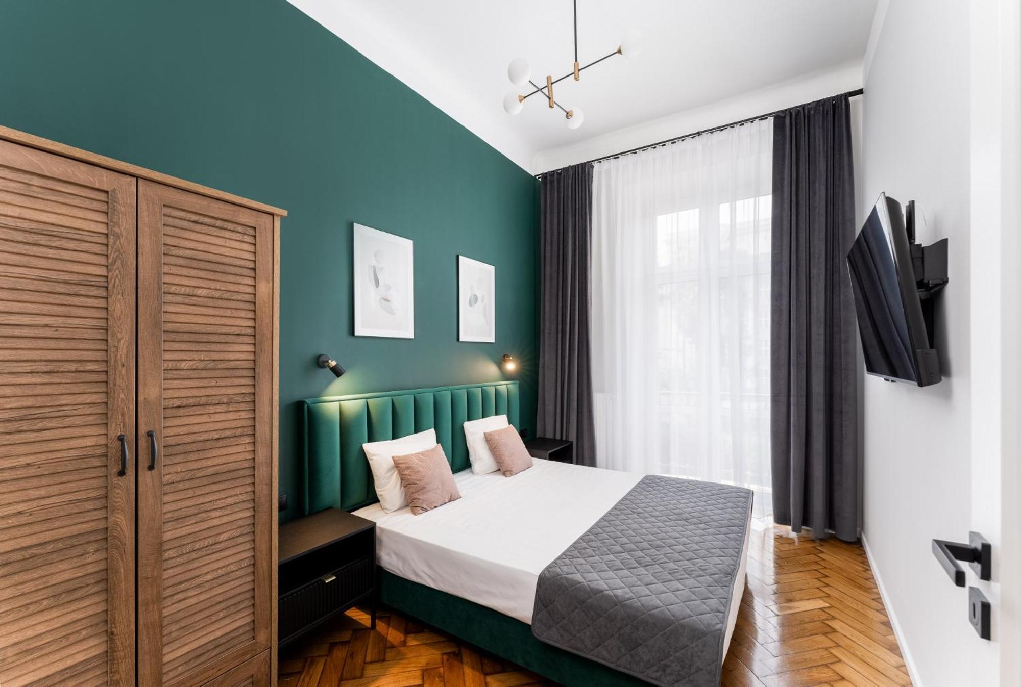 Deluxe Two-Bedroom Suite with Old Town View – 40m2